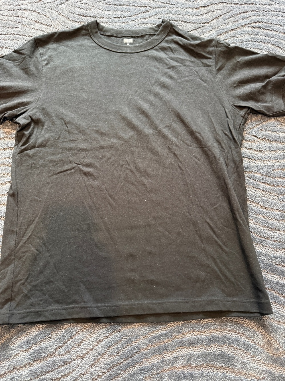 Men’s Uniqlo black t shirt